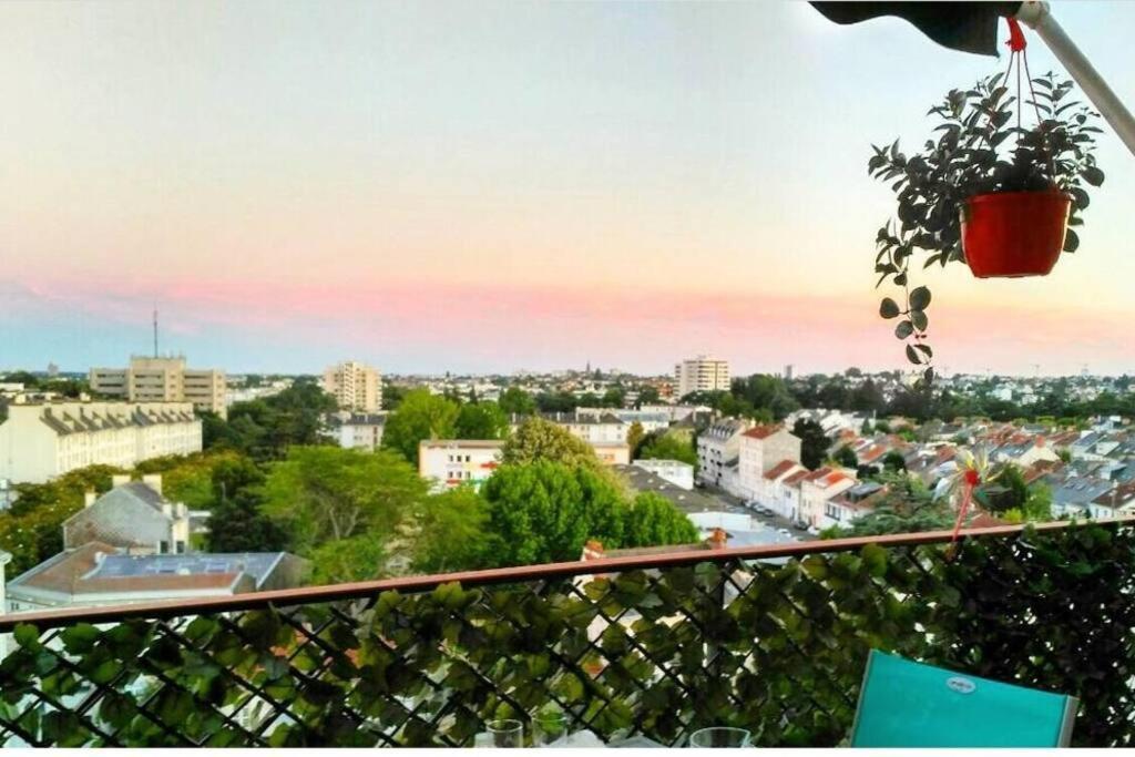 Charmant Appartement Lumineux - Dernier Etage Avec Balcon - Proche Centre-Ville Nantes Buitenkant foto